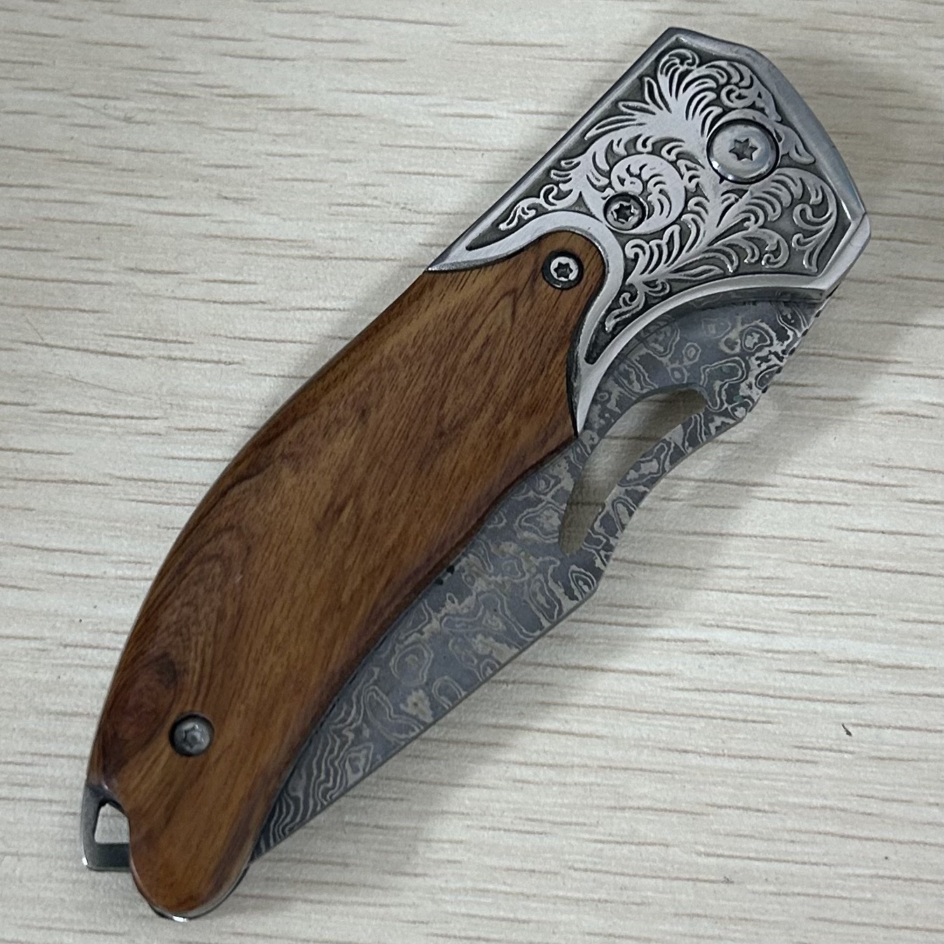 Junzhuo Outdoor Folding knives, high-hardness folding knives, camping collection gifts, colored wooden handle knives, foldable knives Application Scenario