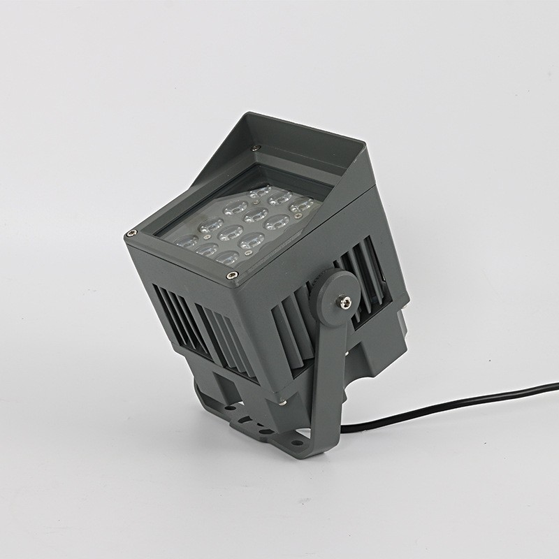 The 48W square floodlight with a focused strip edge cap for tree illumination and garden spotlights illuminate outdoor landscape lawns Application Scenario