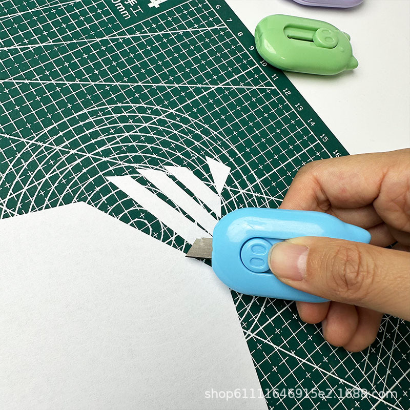 mini Mini unboxing knife, little pig knife, high appearance level, cute student uses small engraving knife to open express delivery knife Specification drawing