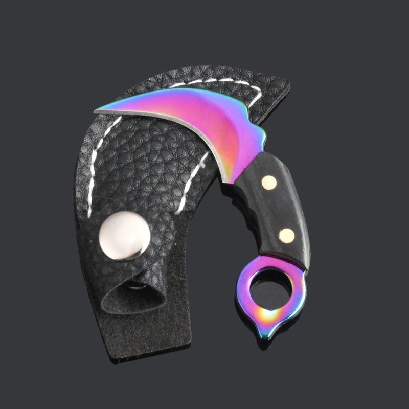 The factory supplies keychains, small kitchen knives, mini knives, express box opening knives, portable keys, pendants, accessories and claw knives Application Scenario