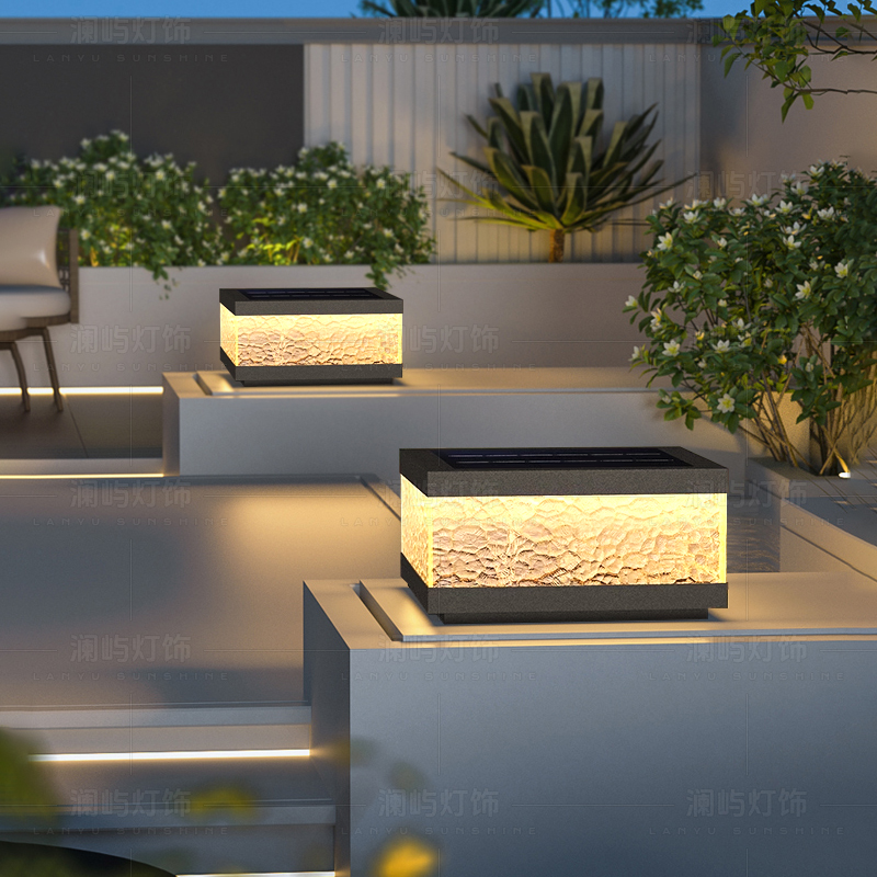 Solar-powered door column head lights, villa courtyard outdoor waterproof, rural gate column lights, outdoor garden fence lights Specification drawing