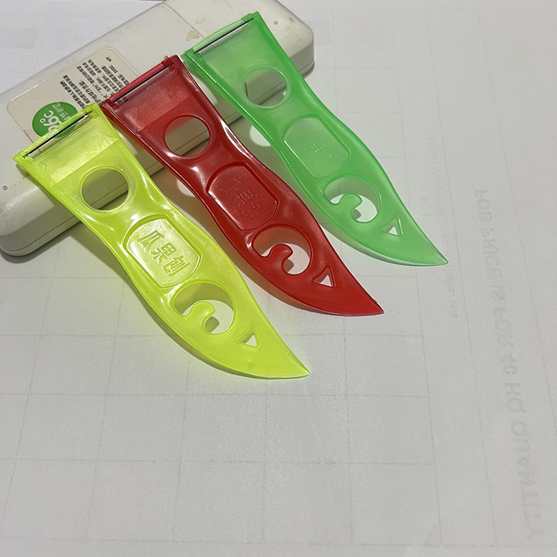 Factory wholesale fruit peelers, fruit peelers, melon and fruit peelers, plastic scrapers, one-yuan store full figure