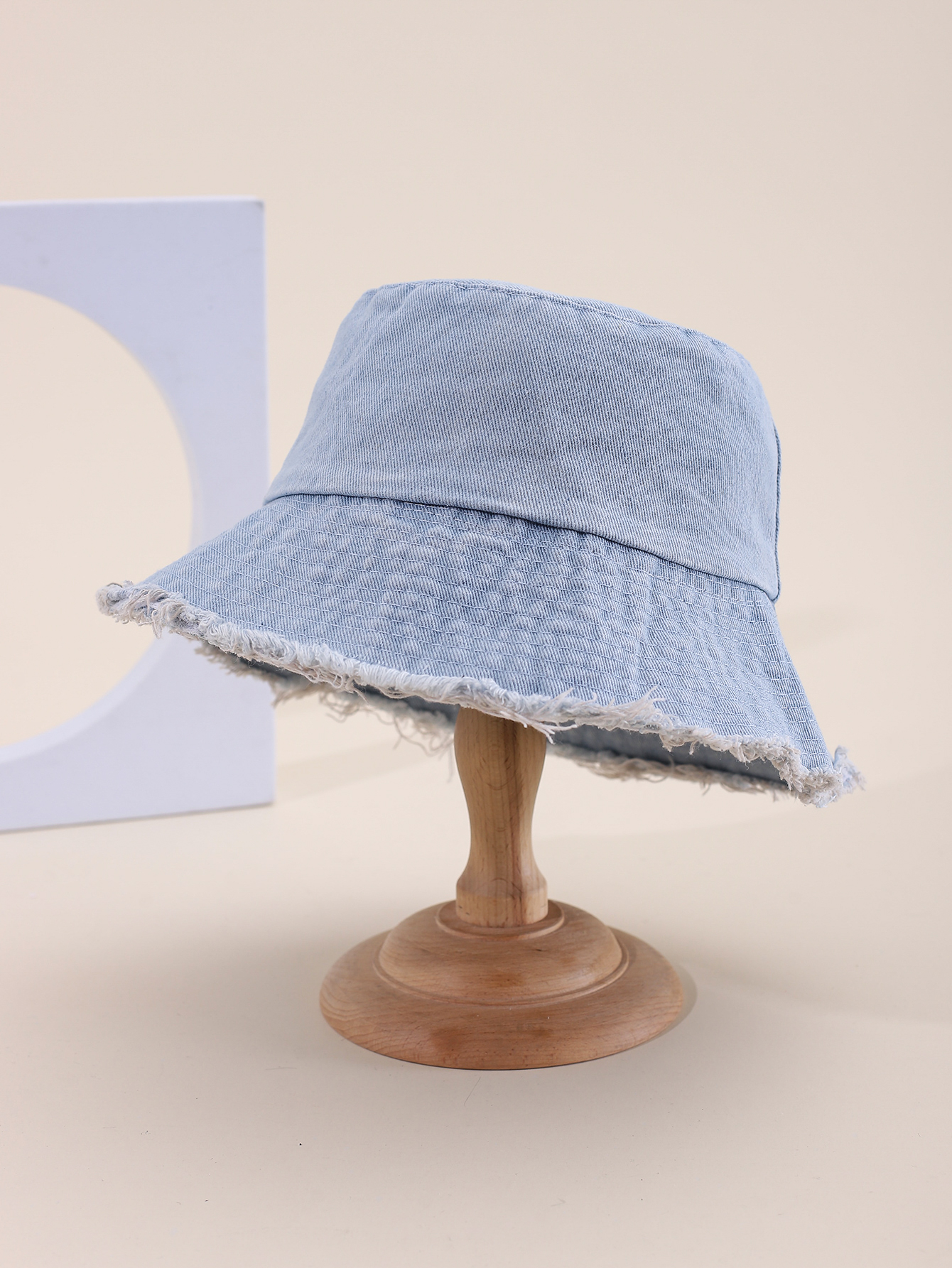 This spring and summer Korean-style simple solid color distressed distressed denim fisherman hat is fashionable and versatile. It is a foldable basin hat for travel, sun protection and shade. It is an adult hat for export, with an average size of 58CM details Picture