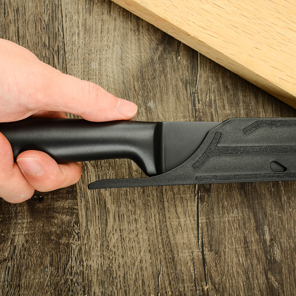 Black plastic sashimi knife case, portable PP knife sheath, bread knife, sashimi knife, sashimi knife, knife protection case Application Scenario