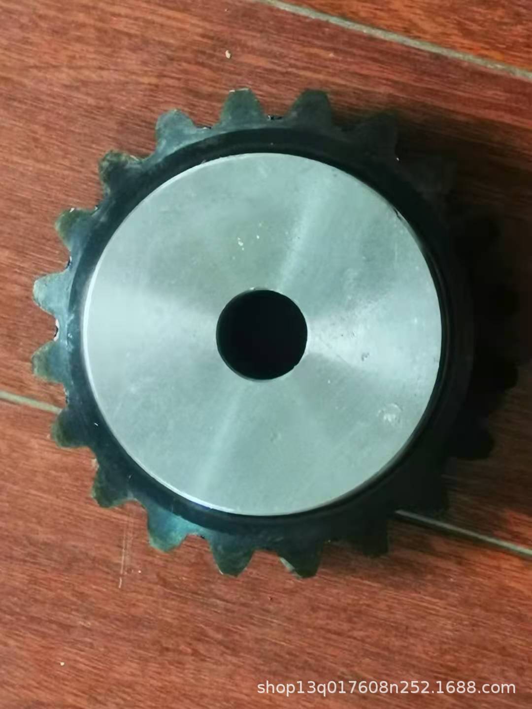 The manufacturer supplies bevel gears, conventional bevel gears, and industrial bevel gears with 6 molds and 20 teeth details Picture