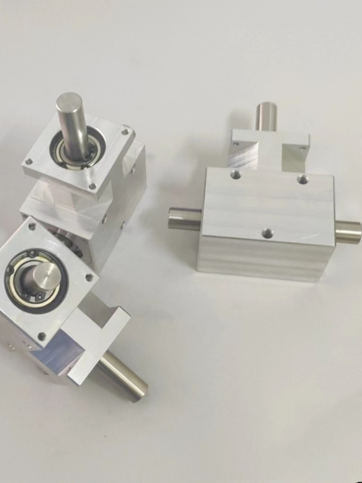 I small corner changer 90-degree 1:1 spiral bevel gear shaft 12mm co-rotating dual output shaft differential assembly gear Specification drawing