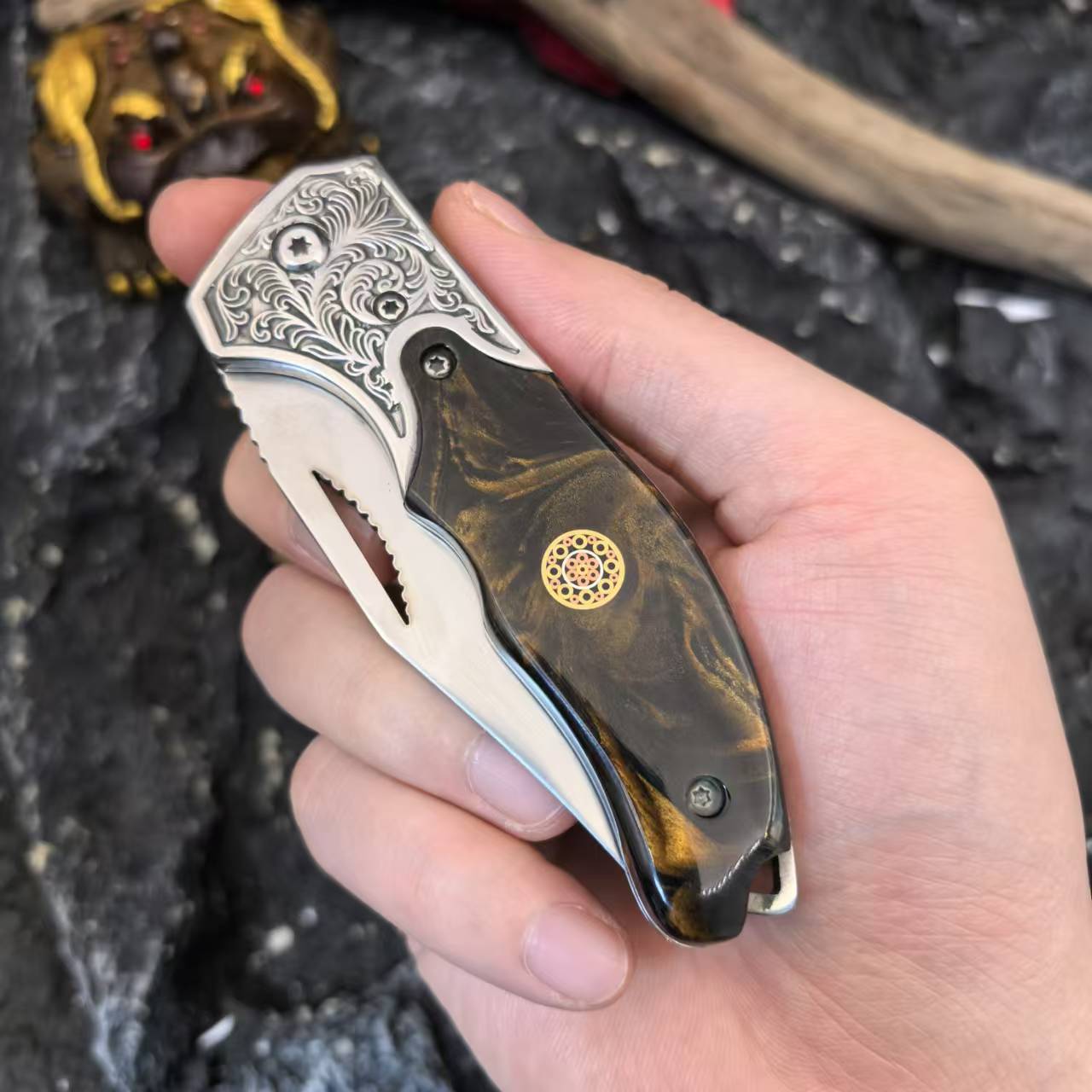 The new three-piece rhinoceros high-hardness folding knife is a portable and multi-functional household fruit knife for outdoor camping undefined