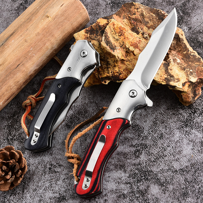 The manufacturer supplies stainless steel multi-functional small folding knives, outdoor knives, folding knives, bearing knives, portable and lightweight Application Scenario