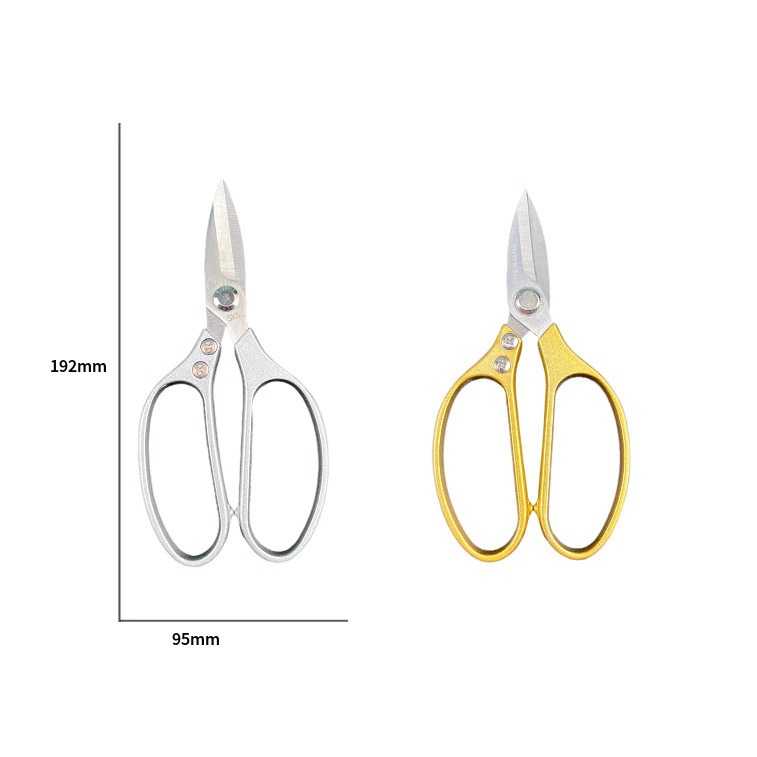 SK5 stainless steel scissors, household scissors, powerful kitchen scissors, chicken bone scissors, multi-functional fish, chicken and panda scissors Application Scenario