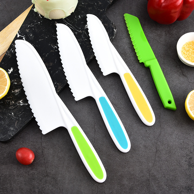 Children's plastic knife for peeling fruits and vegetables, fruit and vegetable knife that won't hurt hands, special fruit toy knife for early education in kindergartens full figure