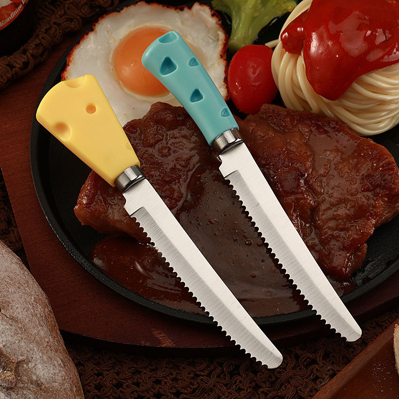 New Western-style knives in stock at the factory, such as steak knives with plastic handles and cute saw teeth, toast and bread knives, and hotel steak knives Specification drawing