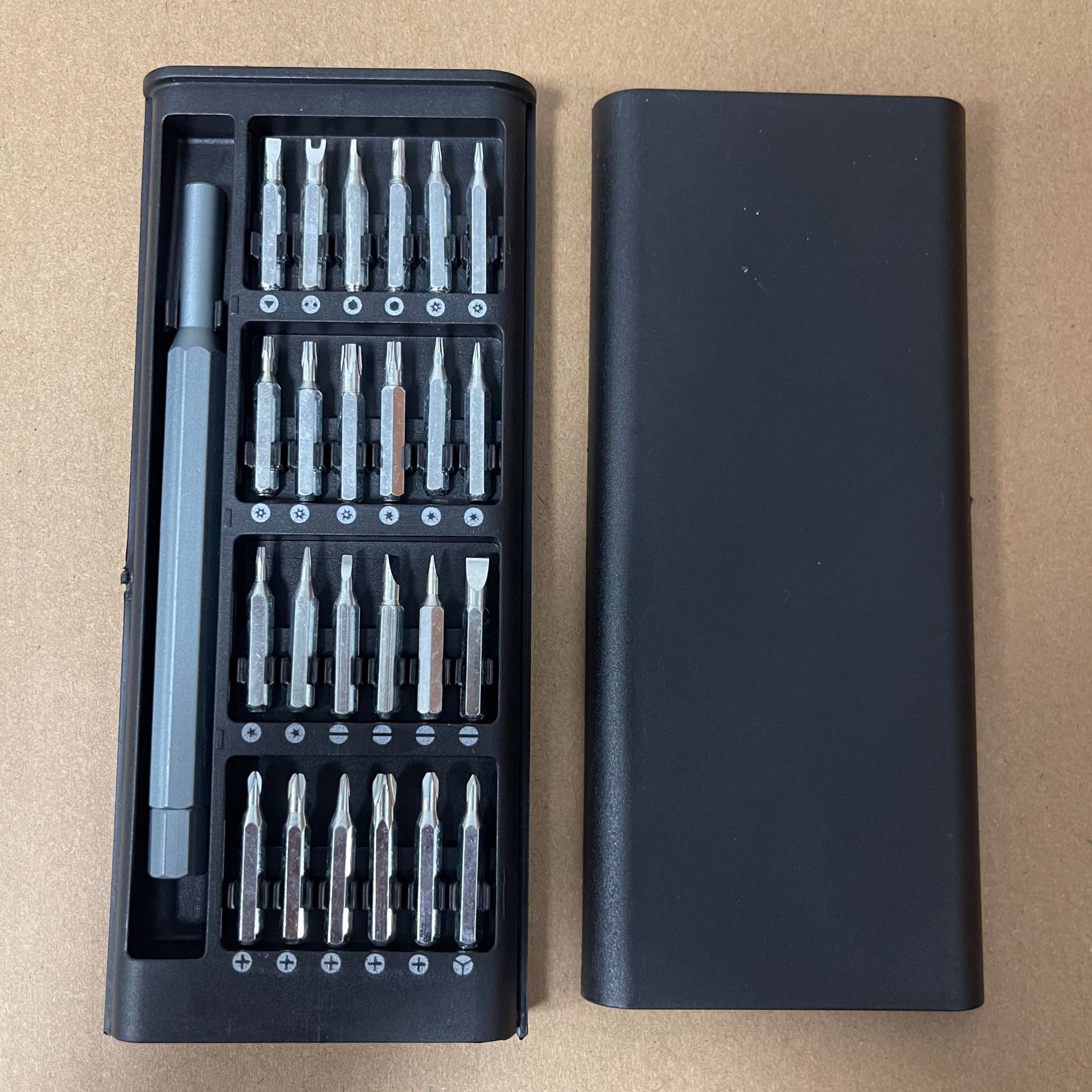 24-piece multi-functional household screwdriver set, precision disassembly tool set for laptop and mobile phone repair Application Scenario