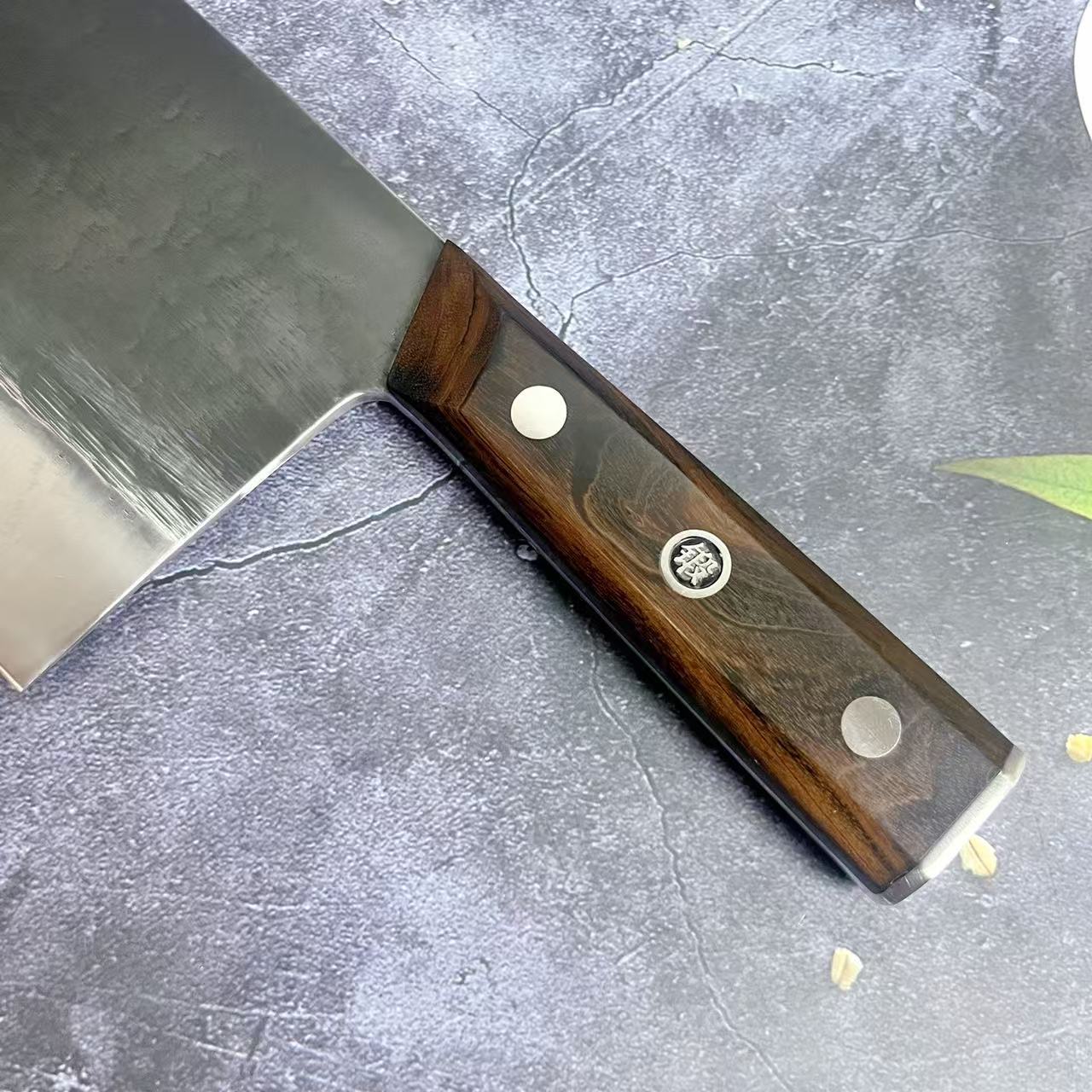 Hand-forged chopping knives, kitchen household slicing knives, hotel chef chopping knives, military and civilian knives, bearing steel hand-made knives Application Scenario