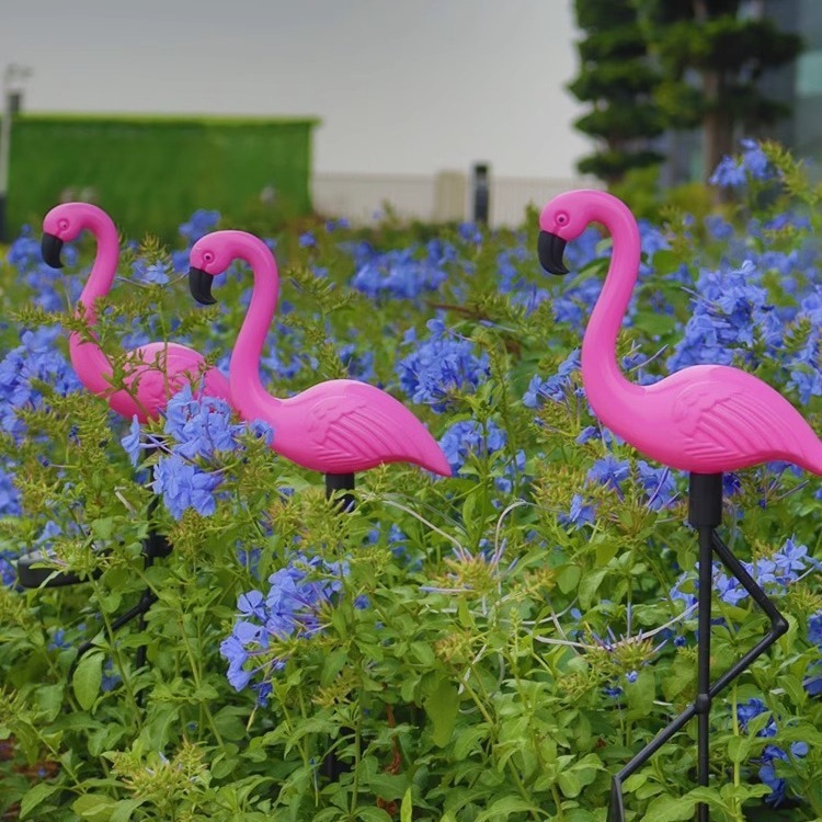 Simulated solar flamingo one-drag three-place plug-in light outdoor villa garden courtyard lawn decorative landscape light Application Scenario