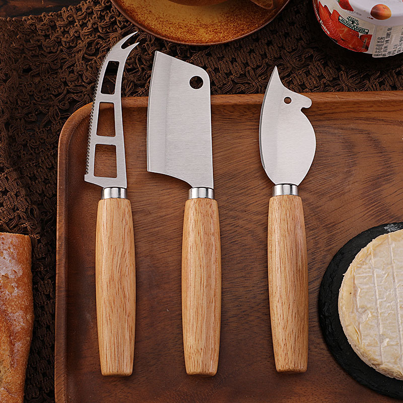 Cross-border stock rubber wooden-handled cheese knife, cheese knife, cute mouse knife, serrated steak knife, mini kitchen knife Application Scenario