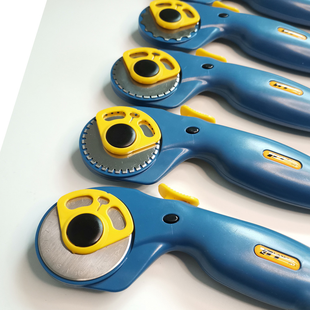 45mm safety lock carpet knife rubber band cutting round knife FT011 Roller knife left and right hand Rotary Roller full figure