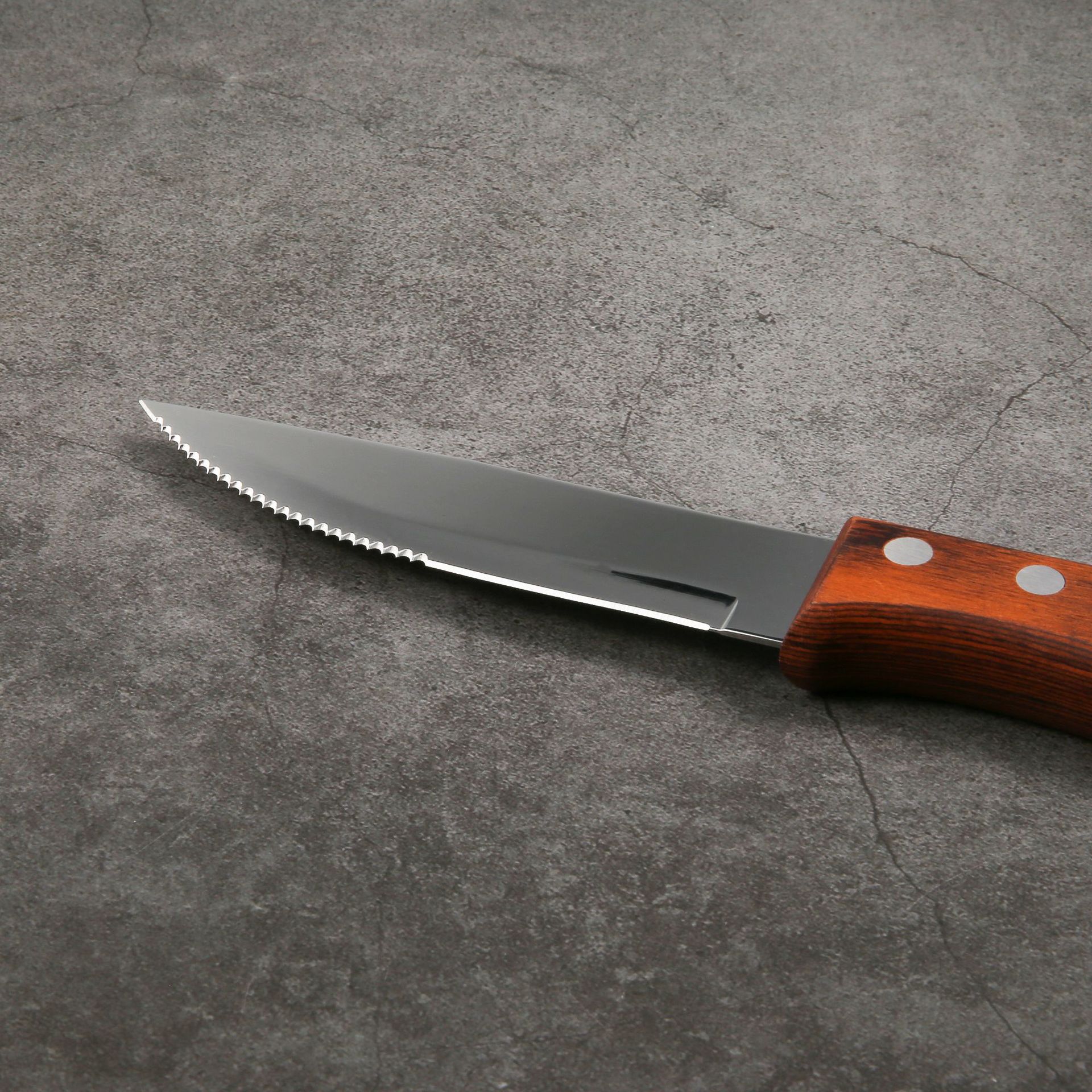 304 stainless steel knife and fork, Brazilian brown color, wooden handle steak knife, rosewood Western cuisine knife, thickened steak knife, cross-border Application Scenario