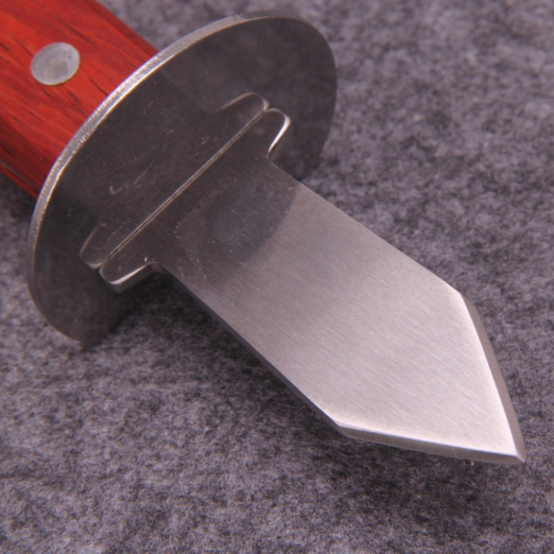 Oyster knife, thickened stainless steel, is a direct sales tool from the manufacturer for opening oysters, seafood, clams, shells and meat Application Scenario