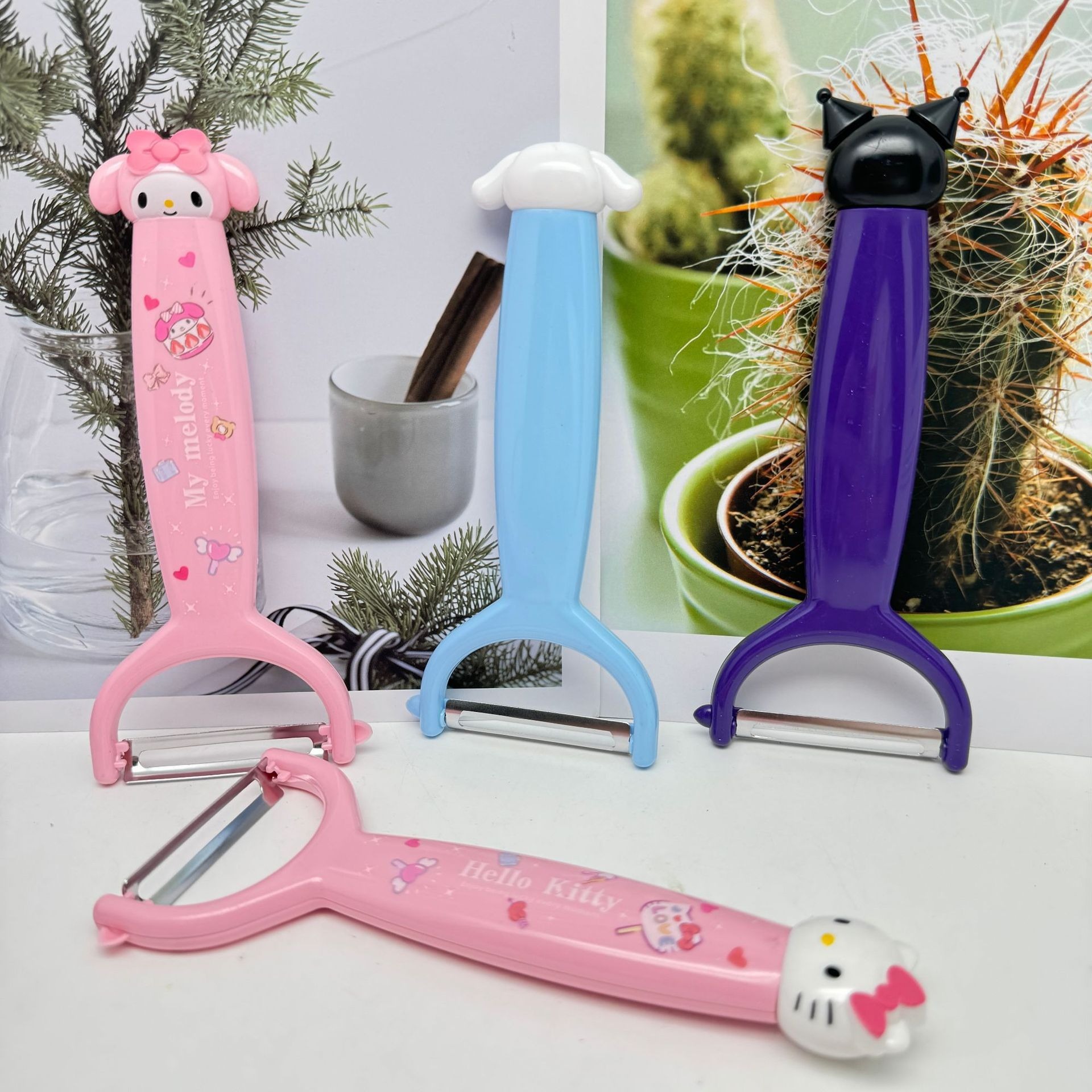 Sanrio Kuromi, Cinnamon Dog, Kitty, Fruit peeler, fruit peeler, portable kitchen vegetable and fruit grater Application Scenario