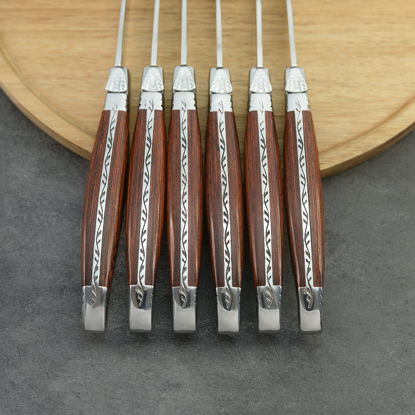 Antique-style Western tableware knife, Western tableware, stainless steel, wooden handle, serrated steak knife, restaurant household steak knife Specification drawing