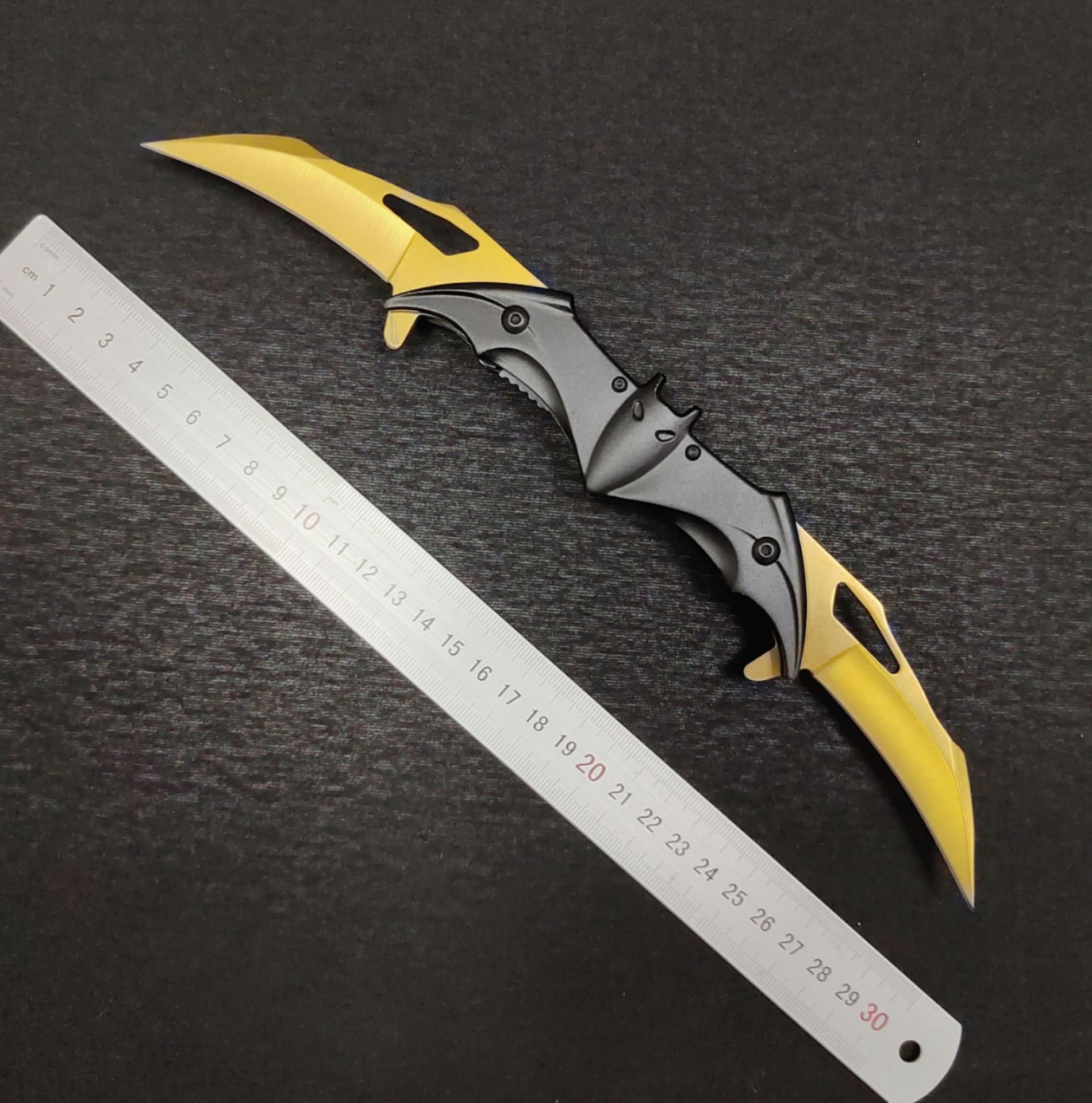 Cross-border exclusive creative outdoor butterfly folding knife, bat knife, aluminum pocket knife, folding knife, multi-functional folding knife, eagle claw knife undefined
