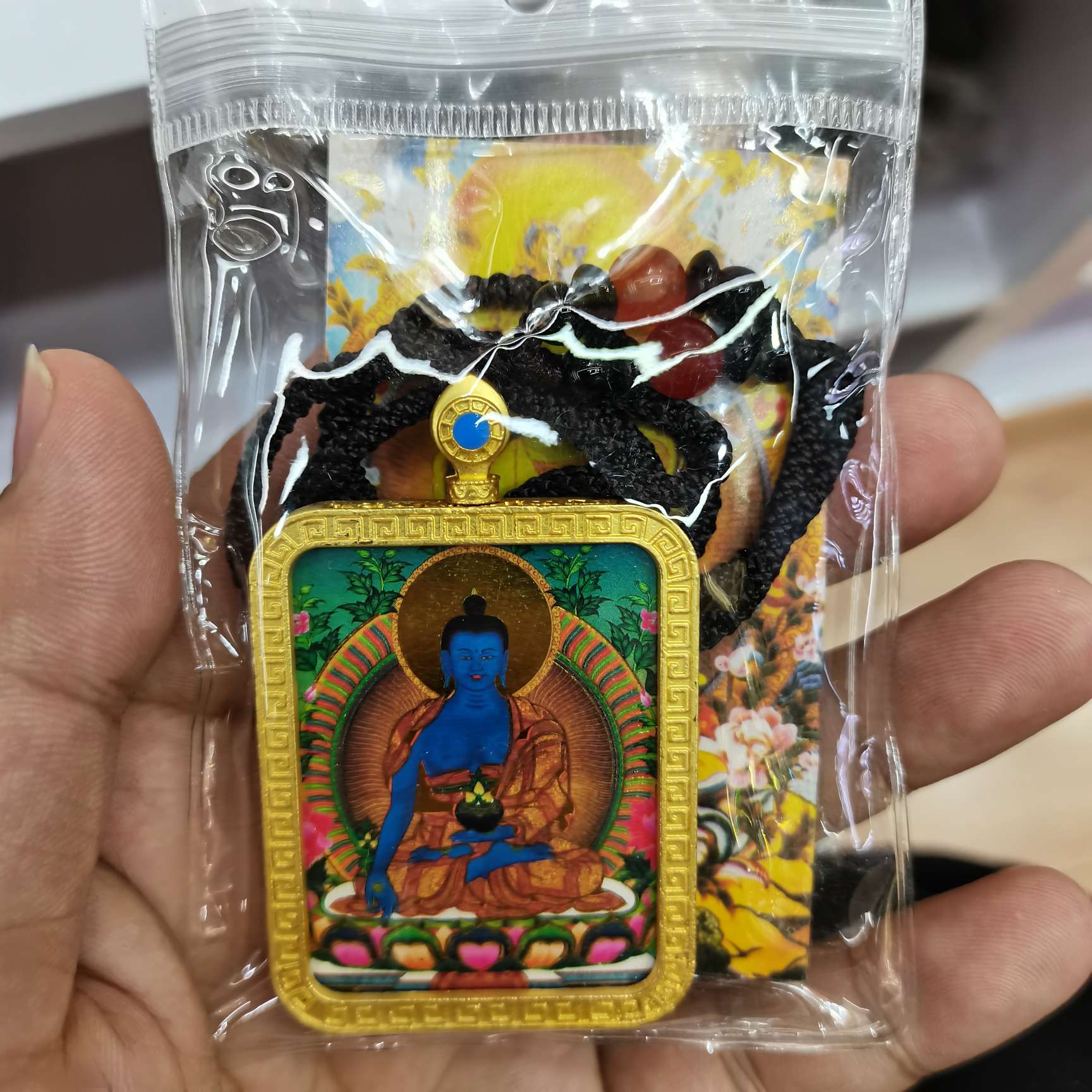 The Gau box Thangka paper core, Guanyin Bodhisattva, green Tara, blue Medicine Master, worn for peace and wealth Application Scenario