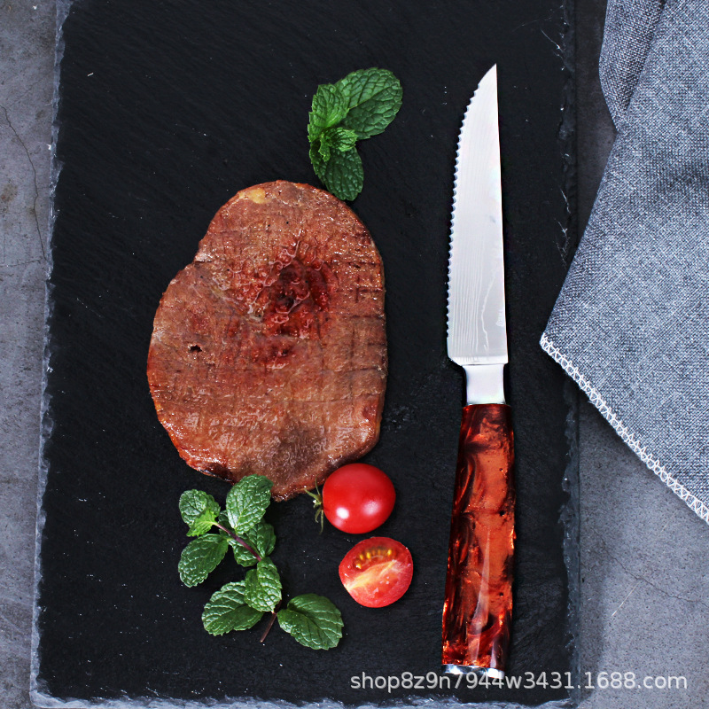 Cross-border German stainless steel Western-style household steak knife, serrated steak knife, hotel knife, kitchen fruit knife, small knife Application Scenario
