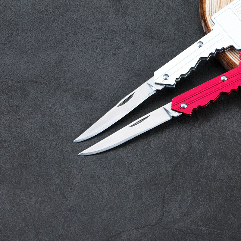 New heart-shaped mini knife, multi-functional key knife, outdoor Swiss knife, self-defense knife, folding fruit knife Application Scenario
