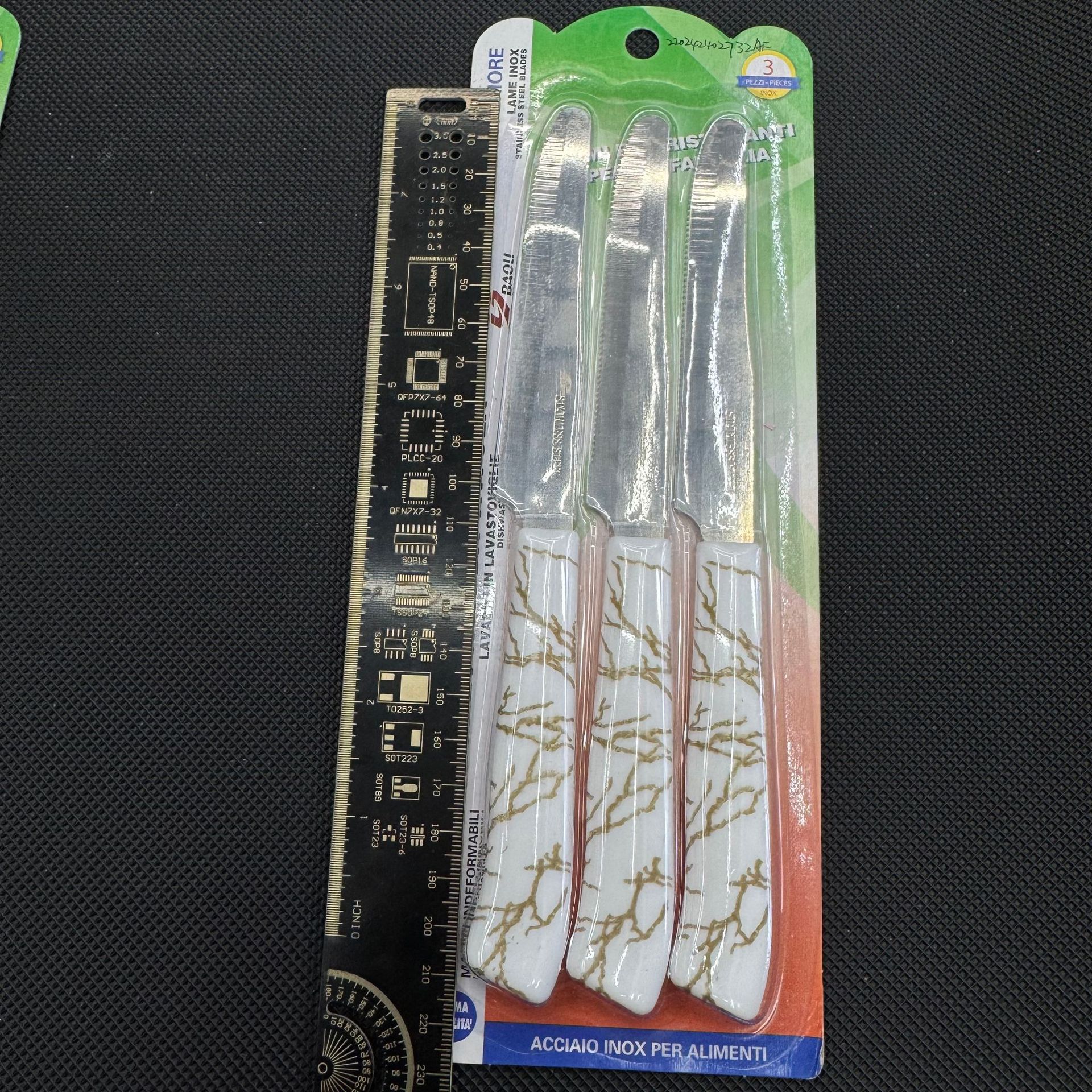 Factory direct sales of steak knives, wood-grain coated fruit knives, double-sided vacuum-formed steak knives, Western food knives, cake knives and pancake spatulas Application Scenario
