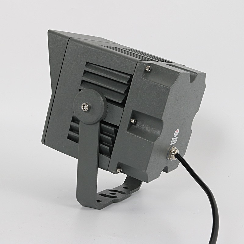 The 48W square floodlight with a focused strip edge cap for tree illumination and garden spotlights illuminate outdoor landscape lawns details Picture