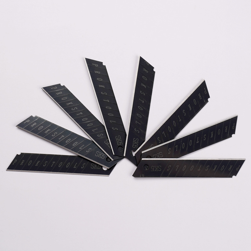 Factory wholesale 18mm art design blades, 0.7mm thick, sharp and durable wallpaper blades, SK5 black blades, factory stock Application Scenario