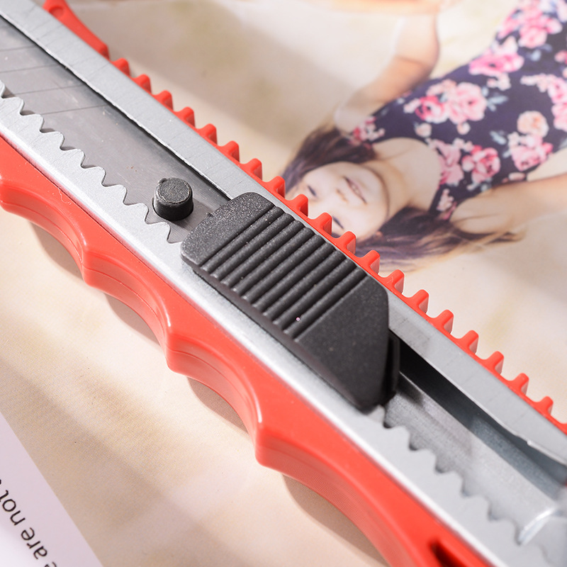 Multi-functional large utility knife, stainless steel wallpaper knife, express unpacking knife, hand paper cutting knife, stationery wholesale Application Scenario