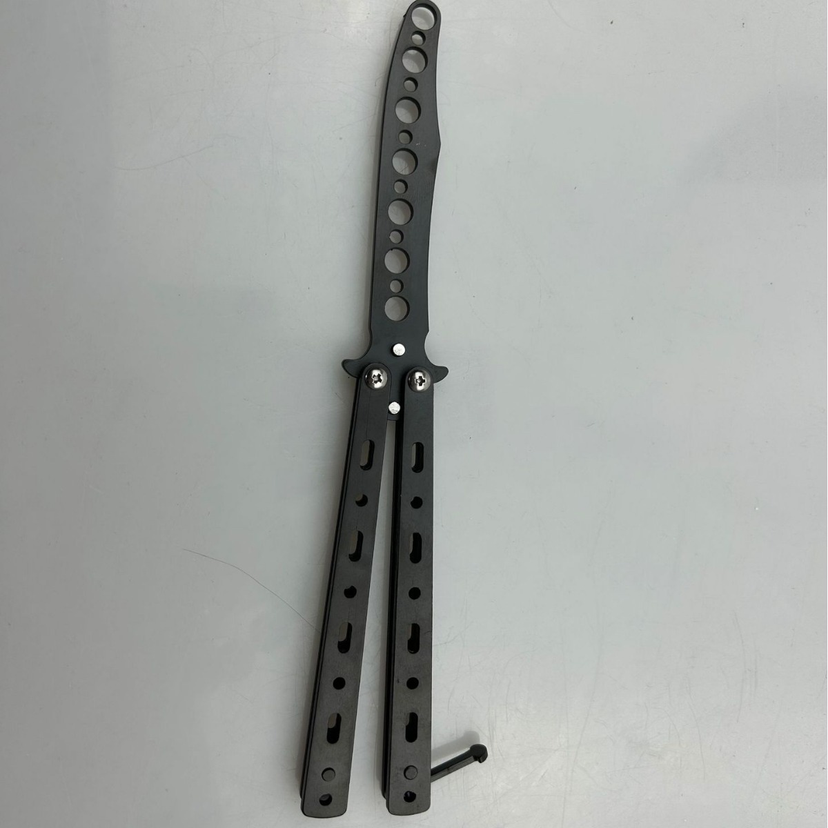 Outdoor CSGO Butterfly blade practice, cool and fancy swinging blade training, folding portable swinging blade tactics in the wild Application Scenario