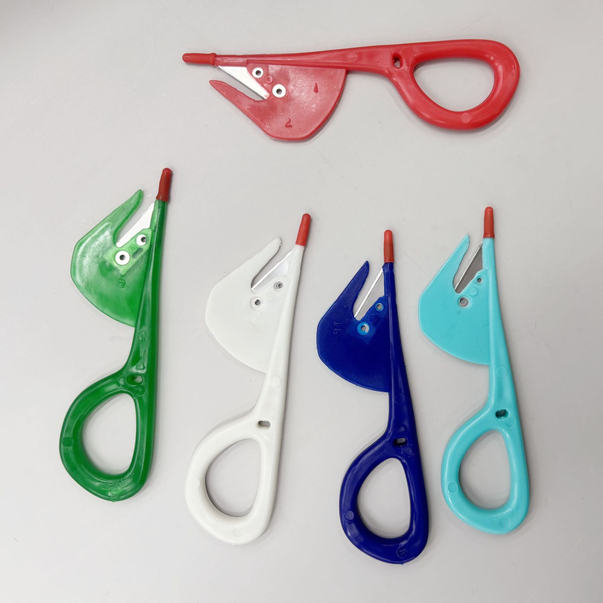 Intestinal opener, intestinal knife, intestinal knife for opening chicken and duck intestines, professional chicken intestine breaking tool, intestinal breaking tool, kitchen magic tool Specification drawing