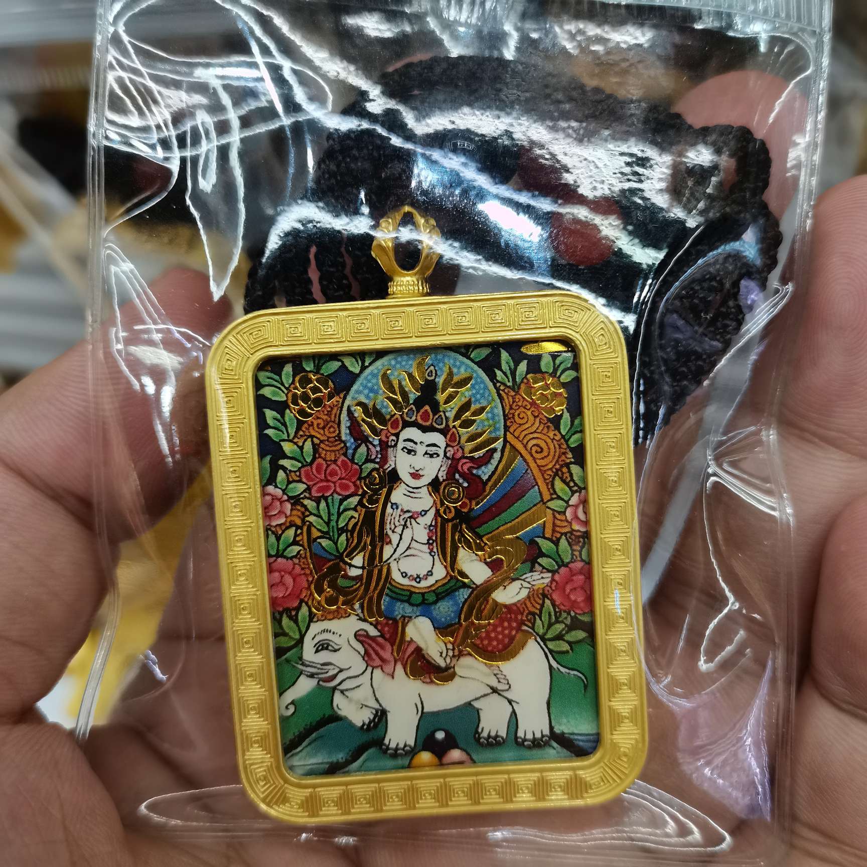 The Gau box Thangka paper core, Guanyin Bodhisattva, green Tara, blue Medicine Master, worn for peace and wealth detail image 13