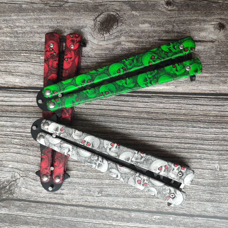 The factory sells ghost-headed butterfly practice slapping knives, CSgo folding skull butterfly combs, training slapping combs, and oil-head combs details Picture