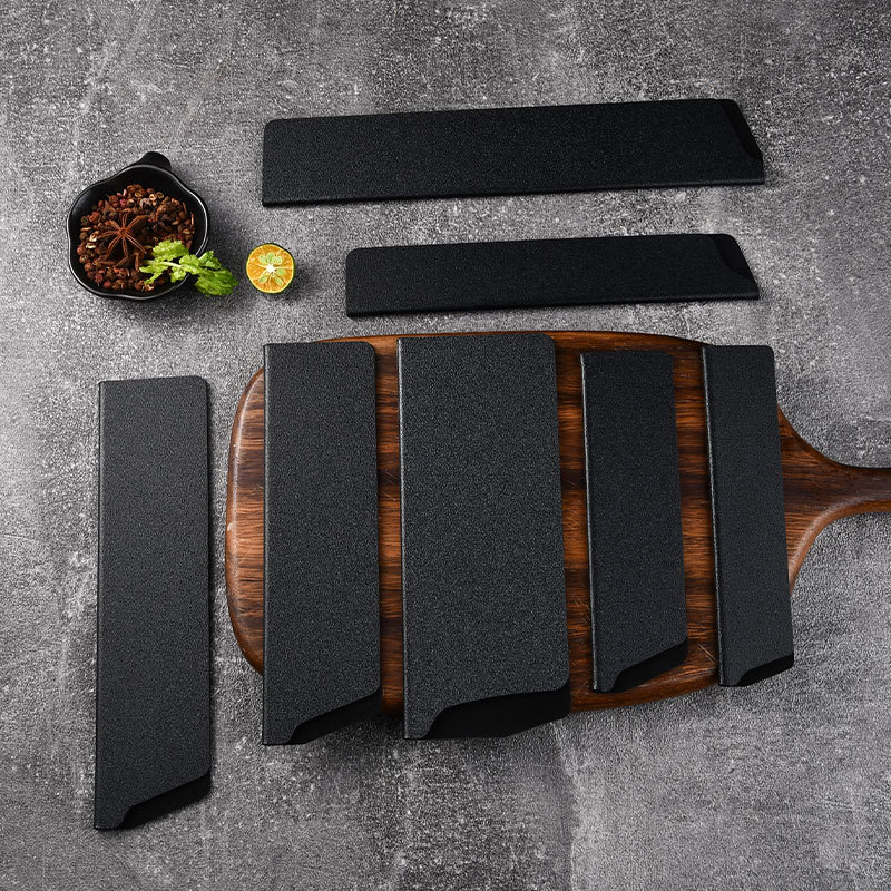 Stainless steel chef knife covers, universal kitchen knives, household ceramic fruit small knife protective covers with built-in cotton fluff wholesale full figure