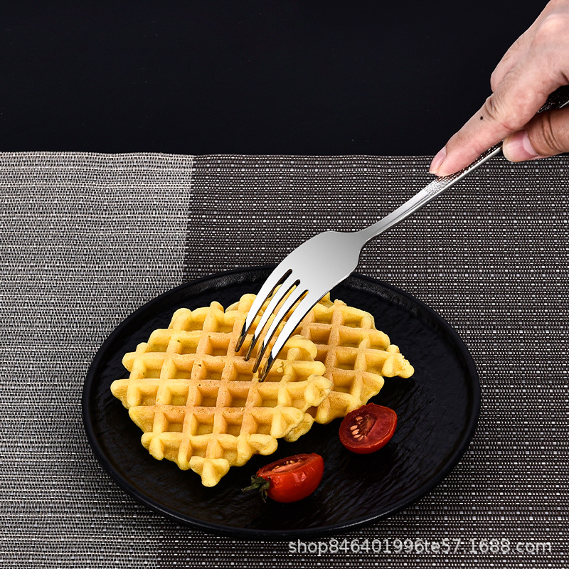 High-end stainless steel Western tableware knife and fork set, dessert spoon, steak knife, fork and spoon three-piece set Application Scenario