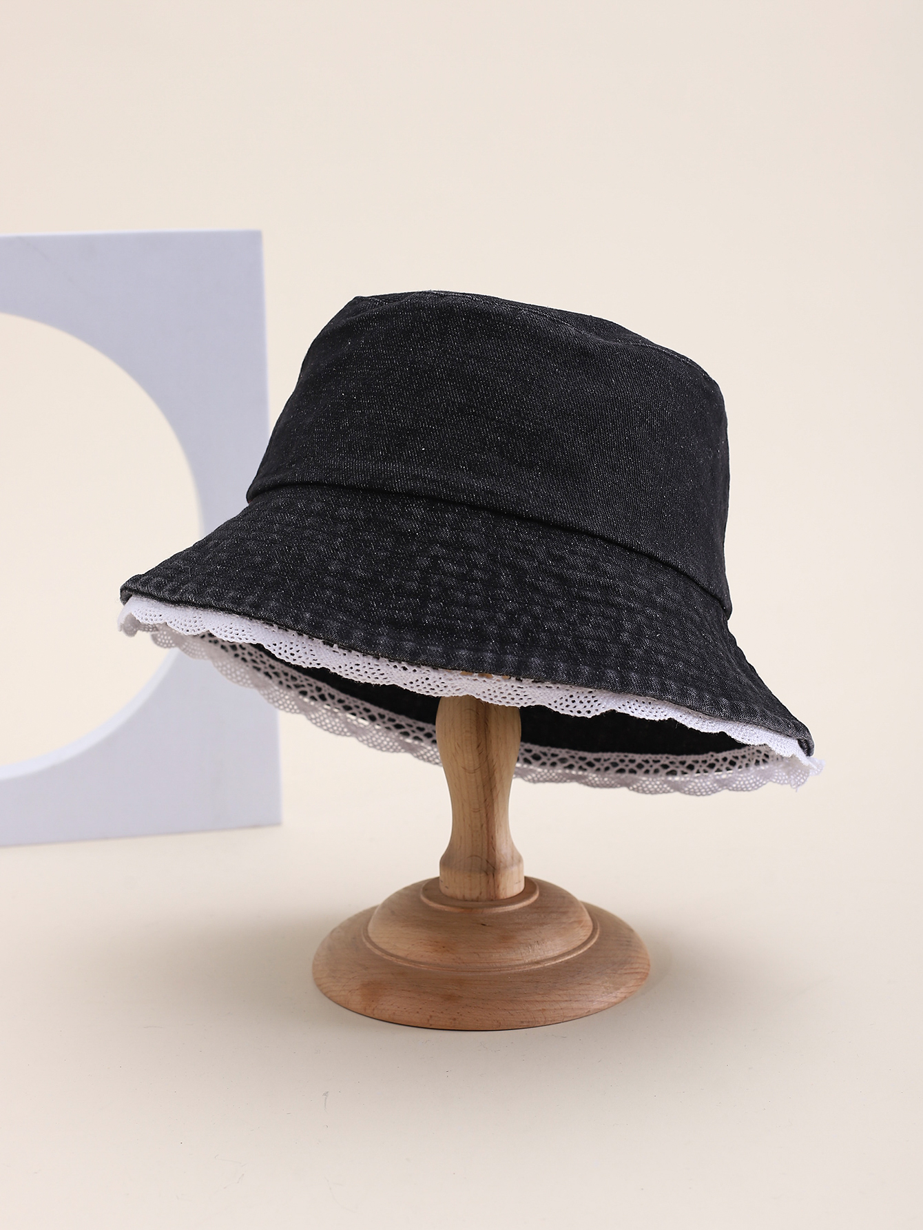 This spring and summer Korean-style simple solid-color lace denim fisherman hat is fashionable and versatile. It's a foldable basin hat for travel, sun protection and shade. It's an adult hat for export, with an average size of 58CM Item Picture