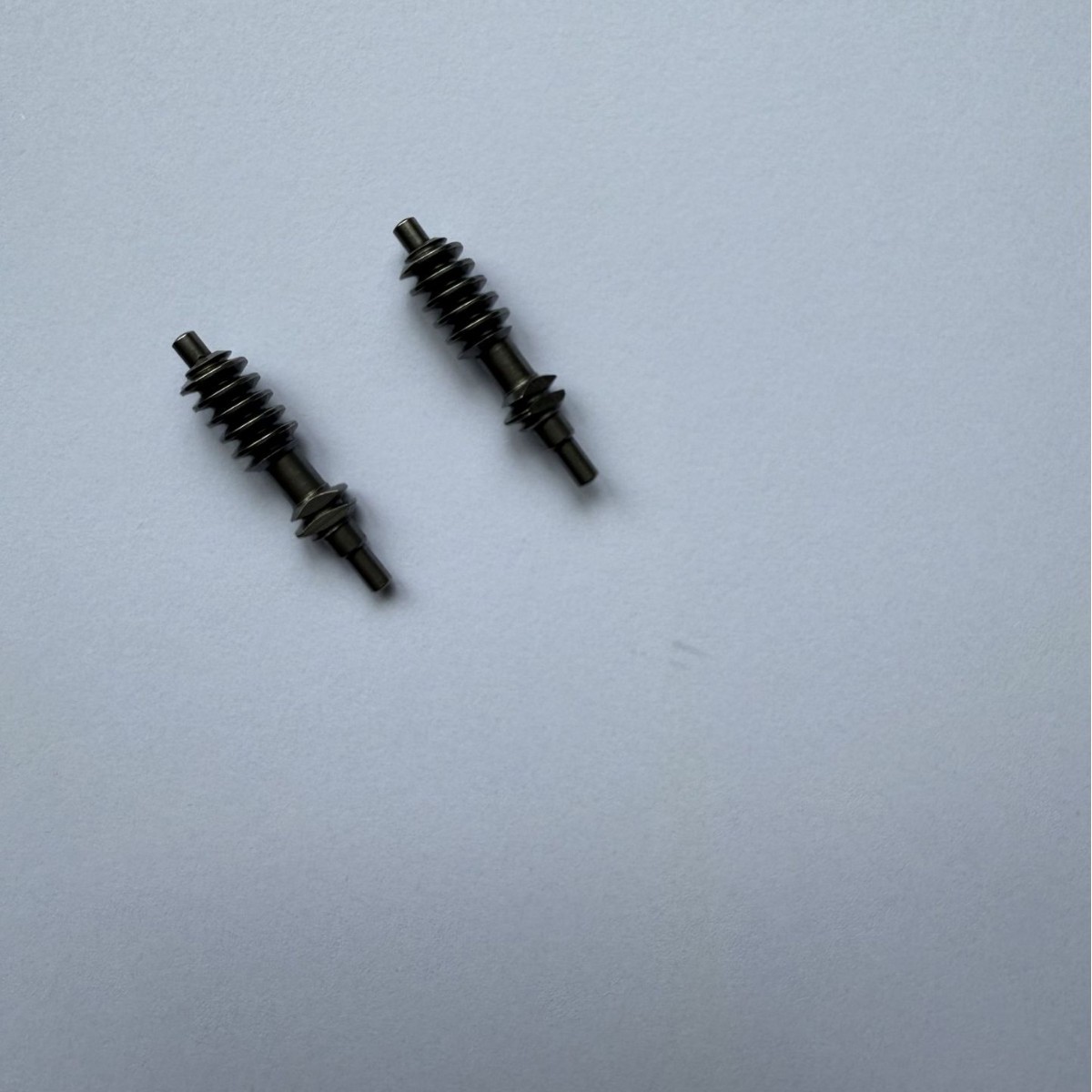 The transmission worm electric folding device has a module of 0.67, 1 head, an outer diameter of 7.6, a length of 34, and can be rotated left or right Specification drawing