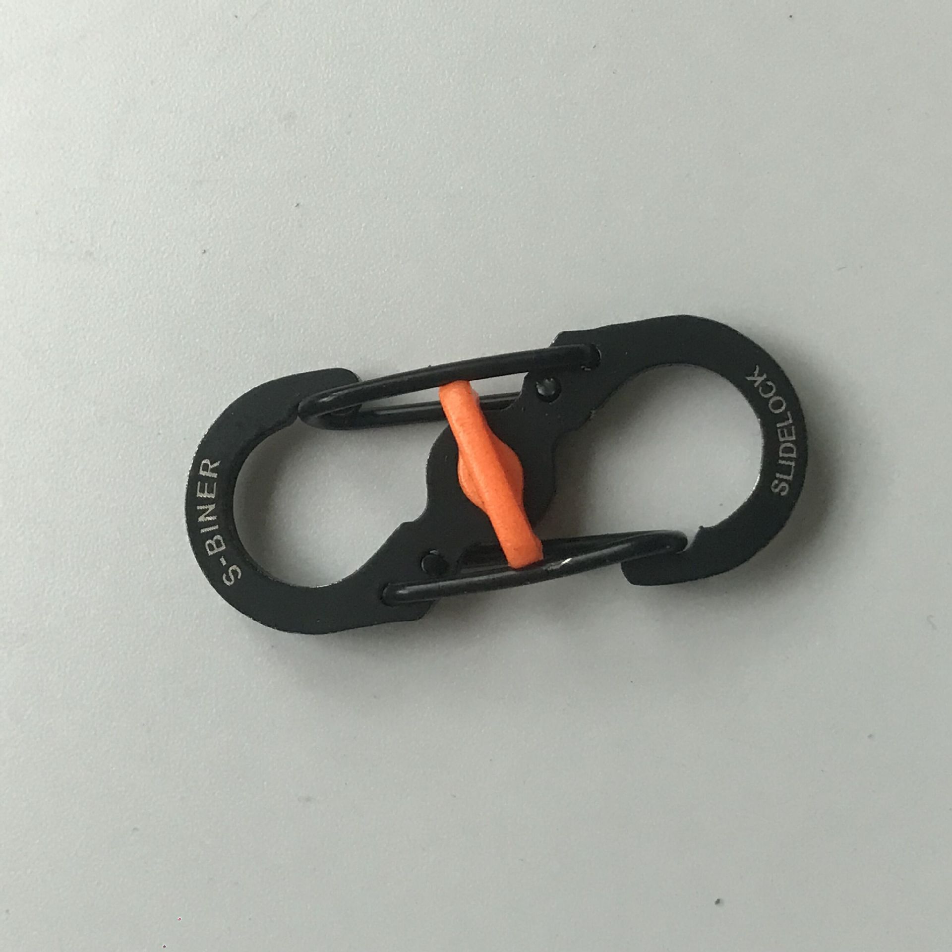 Outdoor travel backpack with lock, 8-shaped buckle anti-theft, S-buckle anti-drop metal keychain pendant, creative gift undefined
