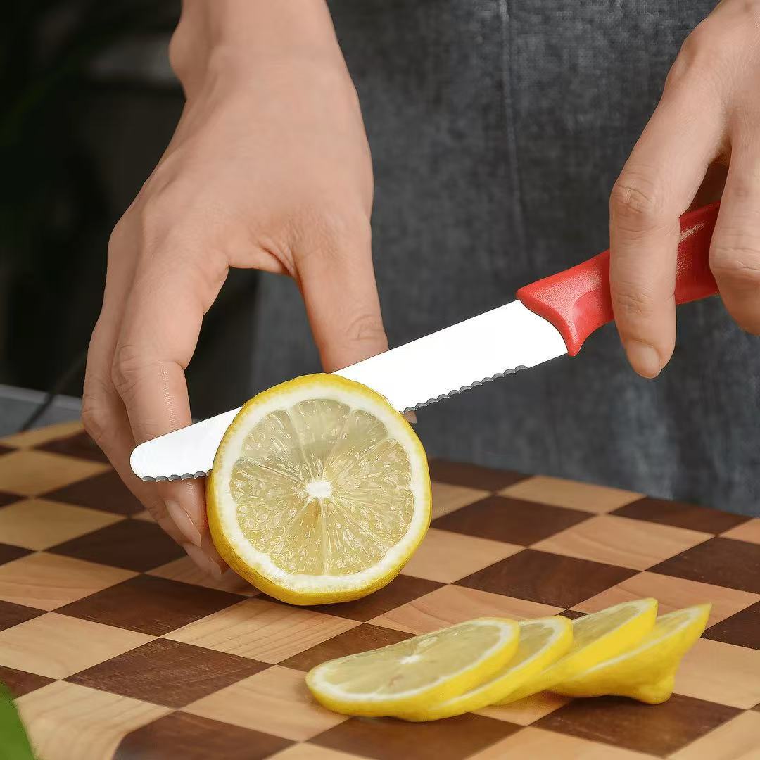 Household steak knives with protective covers, stainless steel steak knives, slicing fruit knives, bread knives are in stock for wholesale full figure