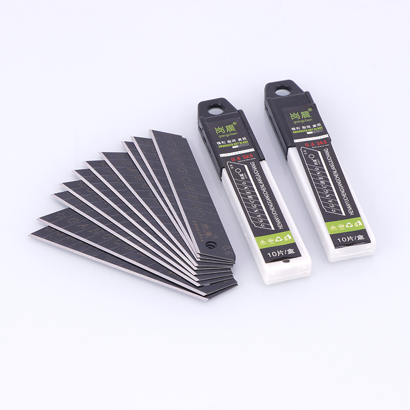 18mm wide household utility knife, paper cutting blade, express unpacking utility knife replacement blade, black edge 0.6mm thick Specification drawing