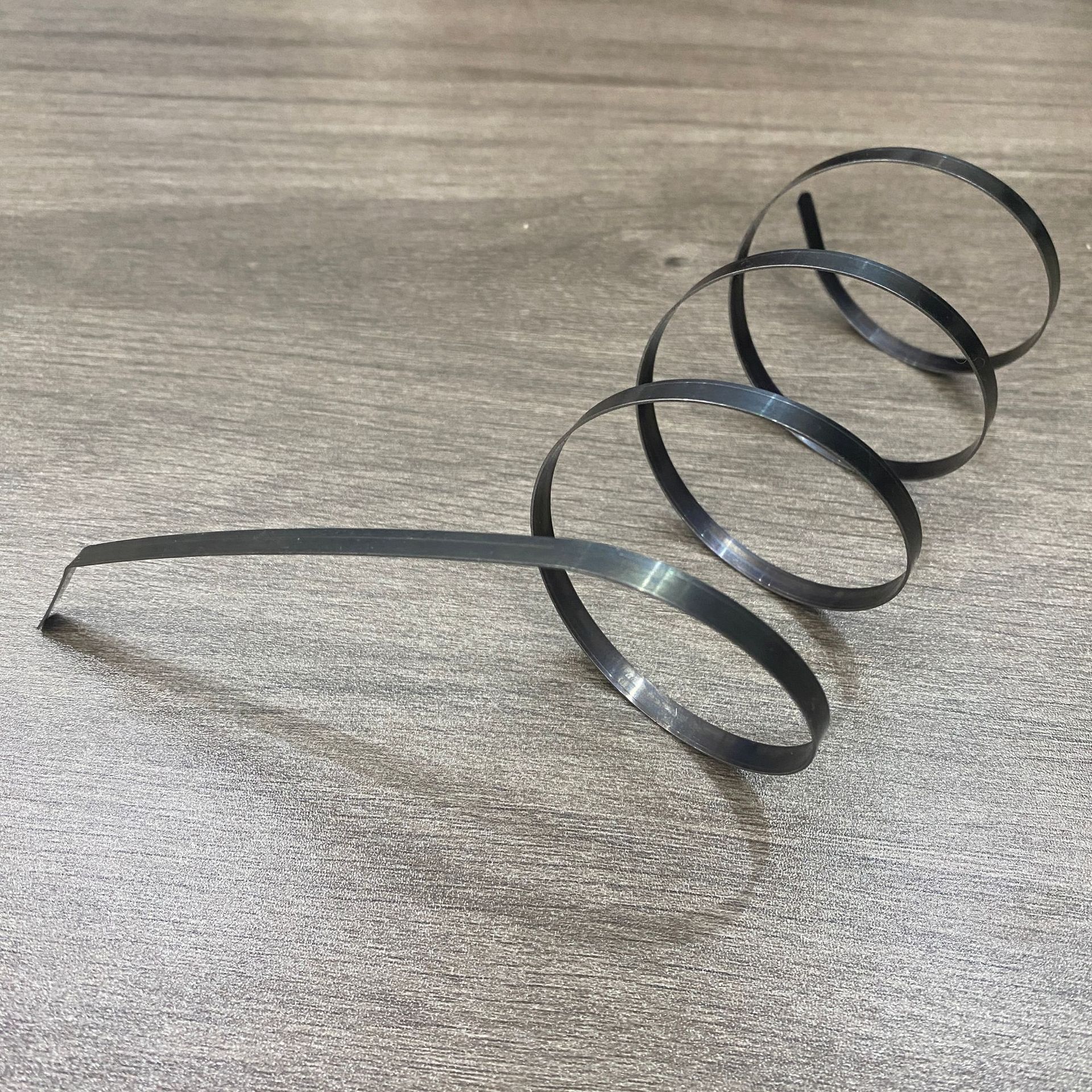 The manufacturer supplies high-heeled shoe springs, serpentine springs for women's sandals, and serpentine springs with high elasticity details Picture