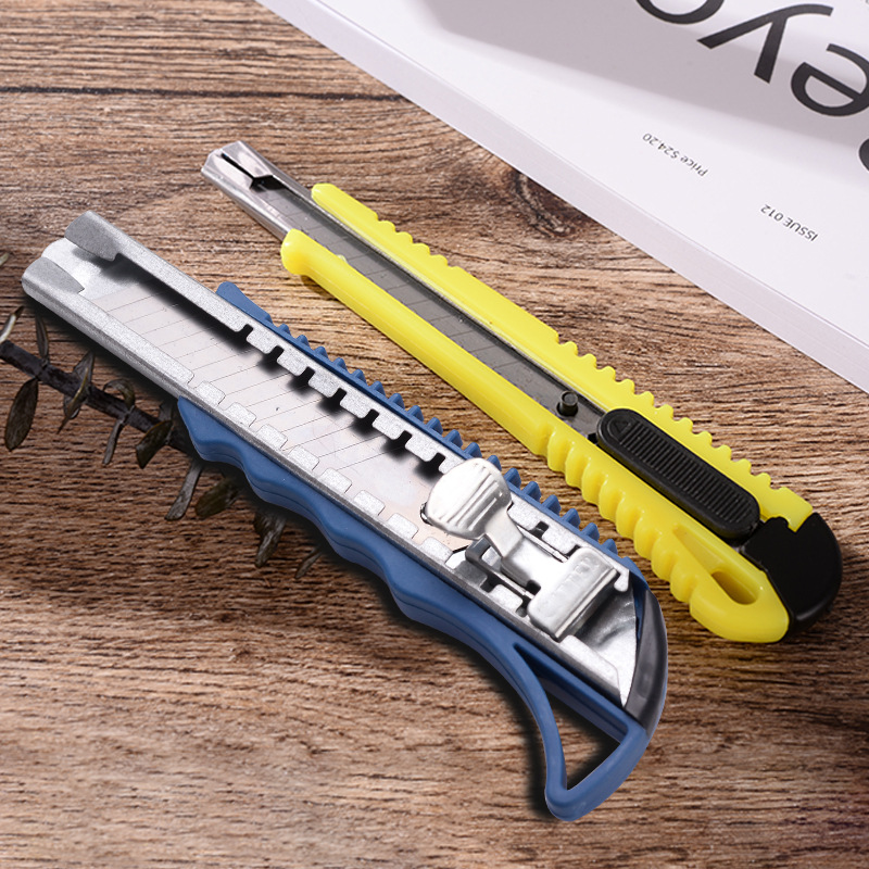 Wholesale of multi-functional large-sized hand-pushed utility knives, colored metal hand-cut paper knives, wallpaper knives and unpacking knives from manufacturers full figure