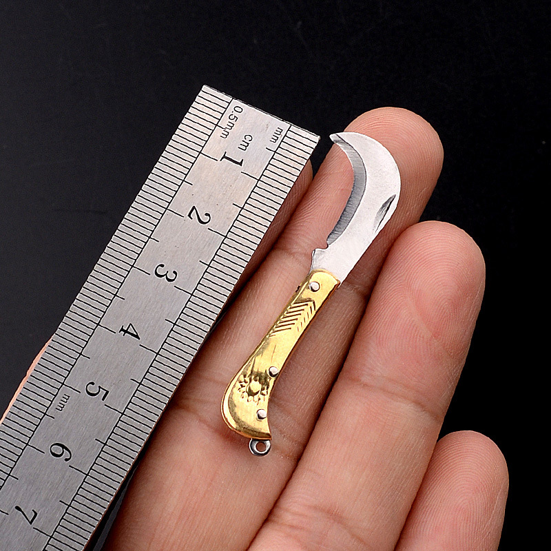 Mini folding knife, legal self-defense knife, exquisite brass knife, keychain, small knife for opening packages and boxes undefined