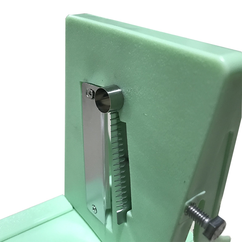 Japanese cuisine slicer, potato and carrot grater, vegetable slicer, hand-cranked grater, household multi-functional slicer Specification drawing