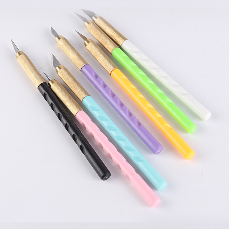 Twist plastic-handled utility knife, opp bag, single pen knife, film application engraving knife, model-making tool, engraving knife tool Application Scenario