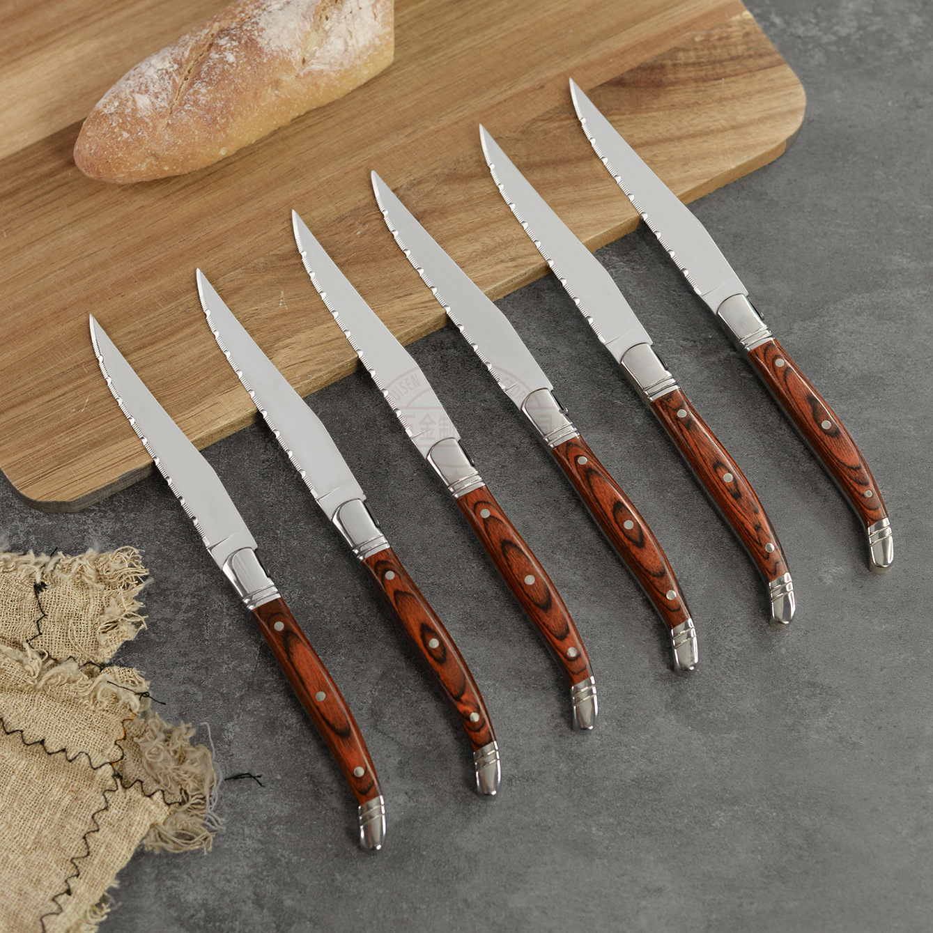 Antique-style Western tableware knife, Western tableware, stainless steel, wooden handle, serrated steak knife, restaurant household steak knife full figure