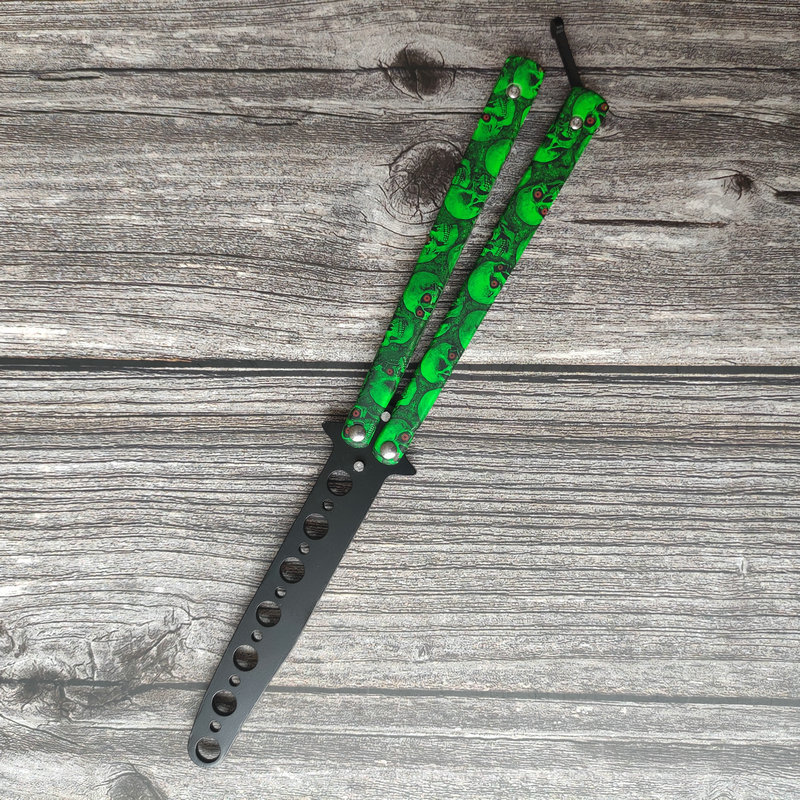 The factory sells ghost-headed butterfly practice slapping knives, CSgo folding skull butterfly combs, training slapping combs, and oil-head combs Application Scenario